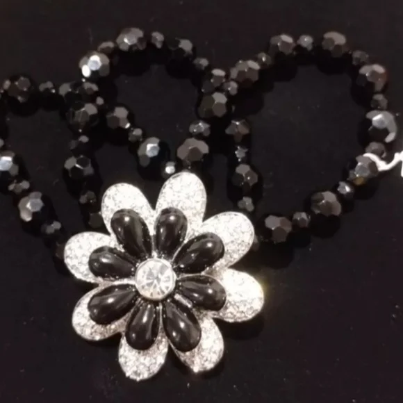 COPY - LIA SOPHIA CORSAGE BRACELET - Picture 6 of 7